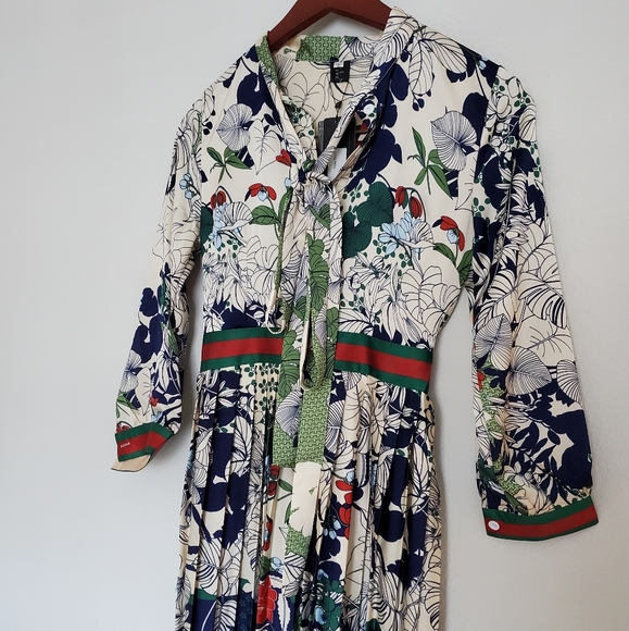 🎈SOLD 🎈NWT Tie Neck Printed Midi  Floral Dress in S - Picture 6 of 15